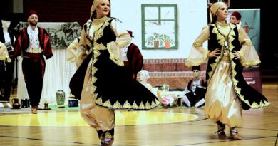 ODRŽANA II. SMOTRA FOLKLORA I KULTURNOG STVARALAŠTVA BOŠNJAKA ODRŽANA II. SMOTRA FOLKLORA I KULTURNOG STVARALAŠTVA BOŠNJAKA